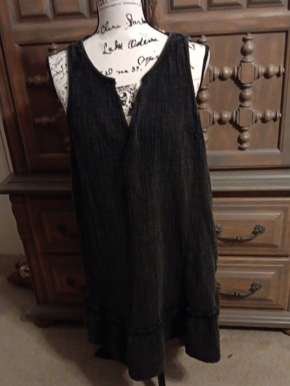Wonderly Black Sleeveless Split-Neck Tunic